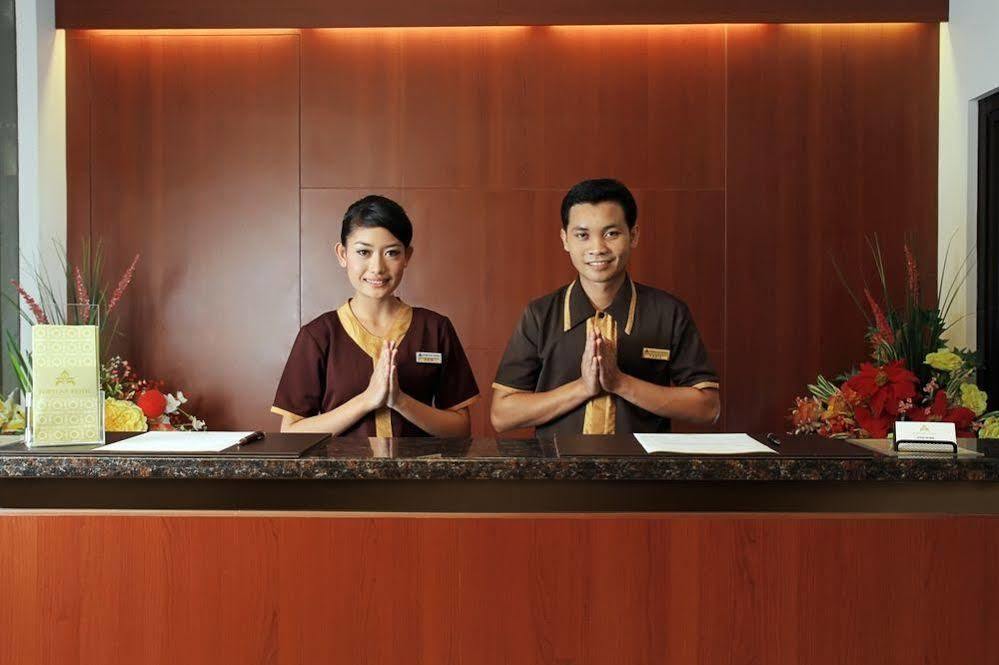 Maesa Hotel Ponorogo Екстериор снимка
