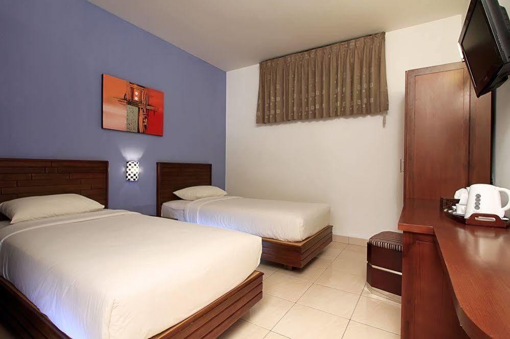 Maesa Hotel Ponorogo Екстериор снимка